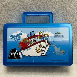 Whirley Sea World Shamu & friends blue vtg 2002 pencil box 8"